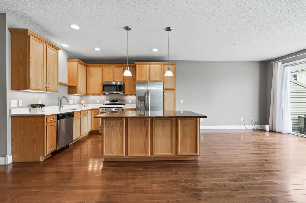 4735 Victor Path #6 Hugo, MN 55038