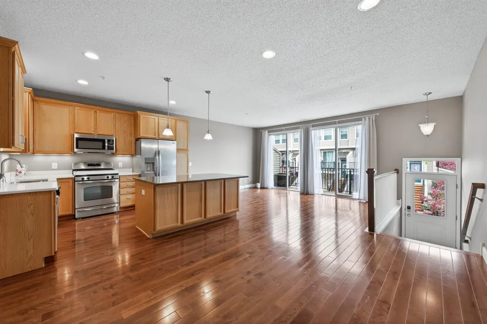 4735 Victor Path #6 Hugo, MN 55038