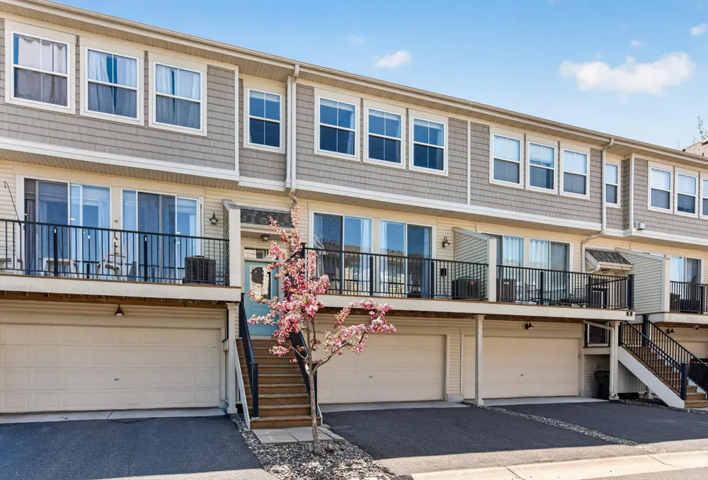 4735 Victor Path #6 Hugo, MN 55038