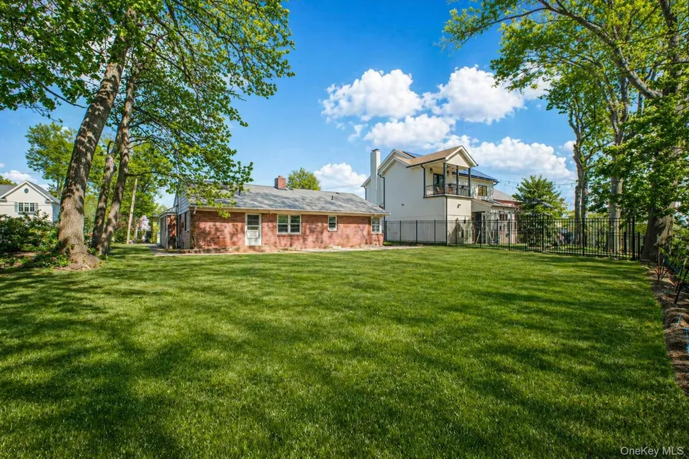 20 Delphine Terrace Staten Island, NY 10305