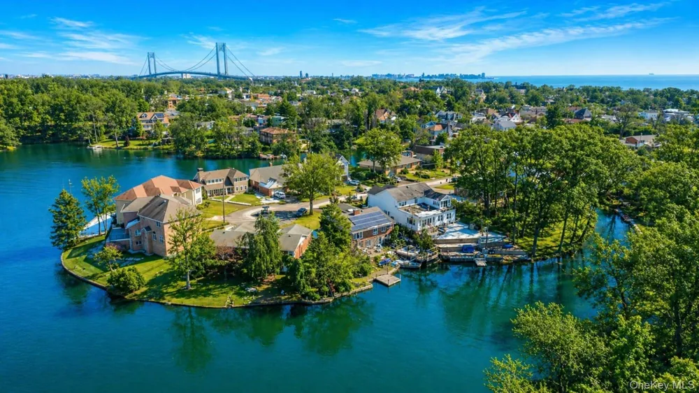 20 Delphine Terrace Staten Island, NY 10305