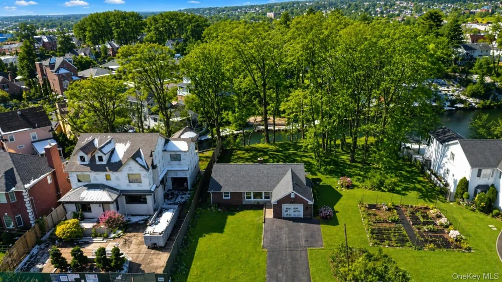 20 Delphine Terrace Staten Island, NY 10305