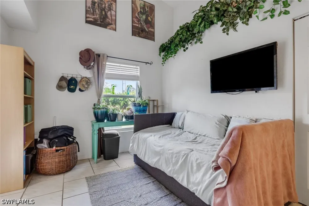 W Crown Pointe Boulevard Naples, FL 34112