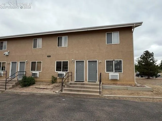 1701 Oakshire Lane Pueblo, CO 81001