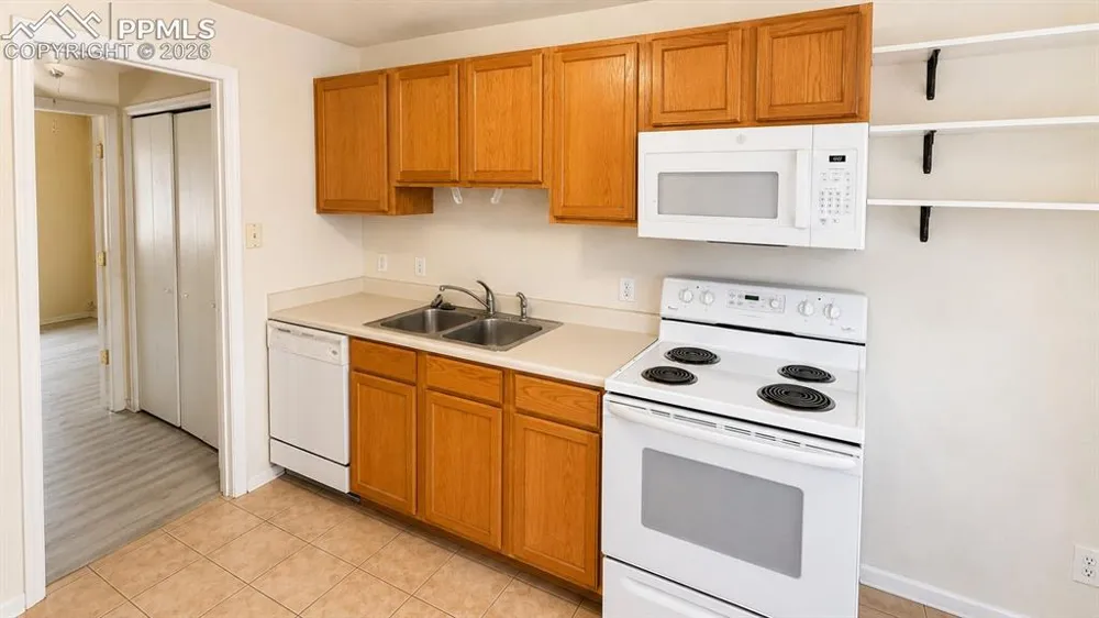 1701 Oakshire Lane Pueblo, CO 81001