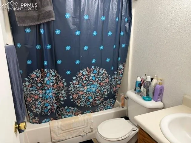 1701 Oakshire Lane Pueblo, CO 81001