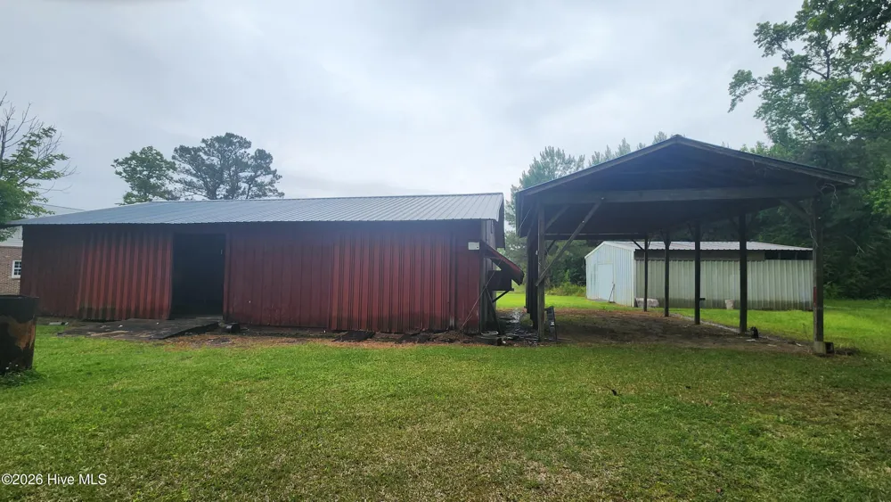 581 Hallsboro Road Clarkton, NC 28433