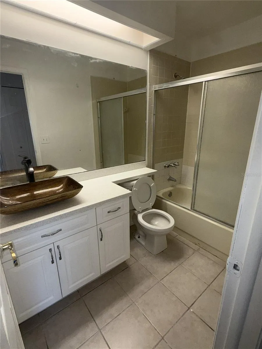 9213 CAMINO VILLA BOULEVARD Tampa, FL 33635