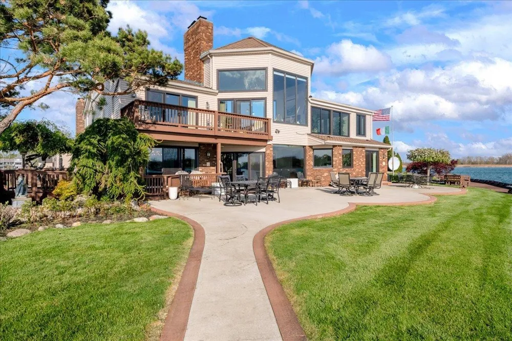 523 Lathrop Avenue Algonac City, MI 48001