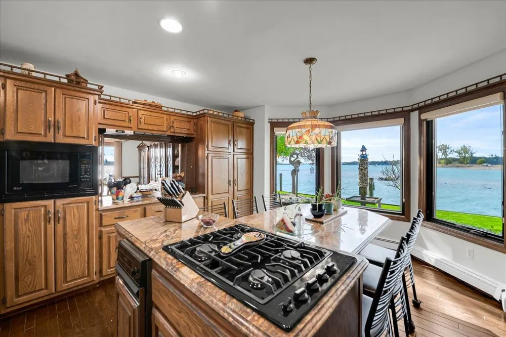 523 Lathrop Avenue Algonac City, MI 48001