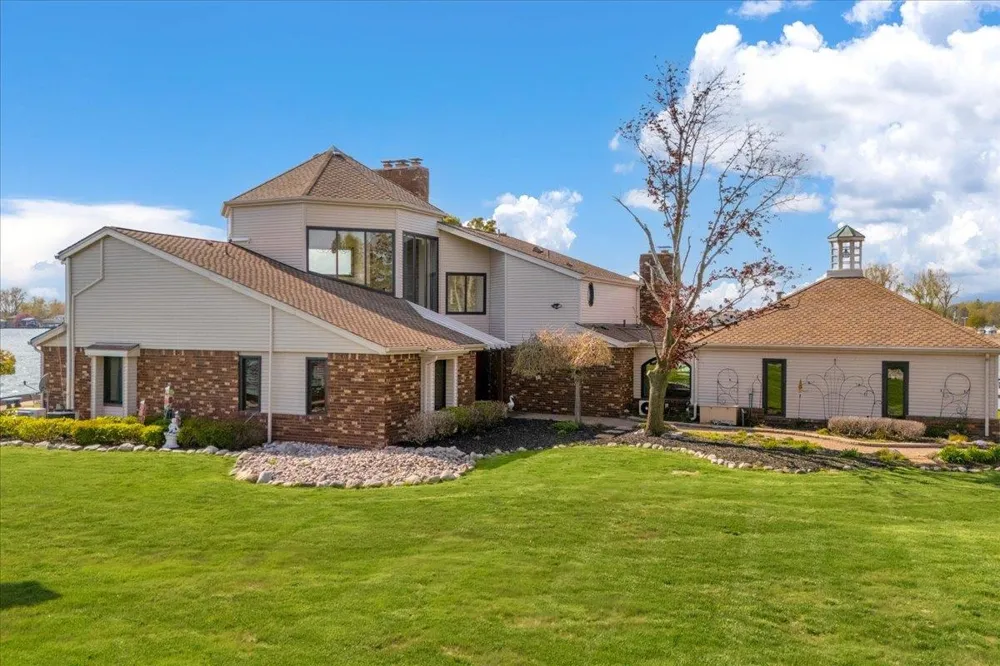 523 Lathrop Avenue Algonac City, MI 48001