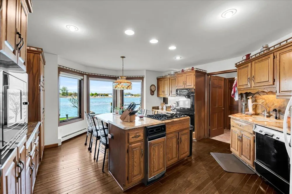 523 Lathrop Avenue Algonac City, MI 48001