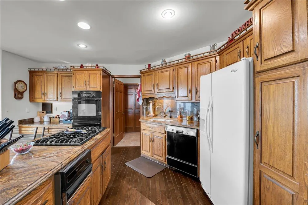 523 Lathrop Avenue Algonac City, MI 48001