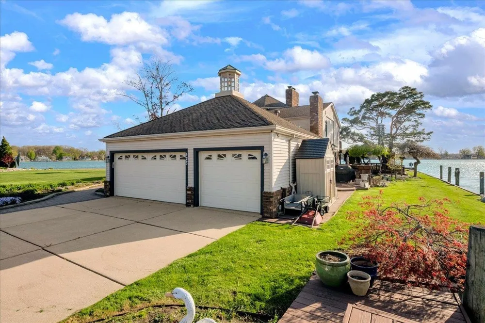 523 Lathrop Avenue Algonac City, MI 48001
