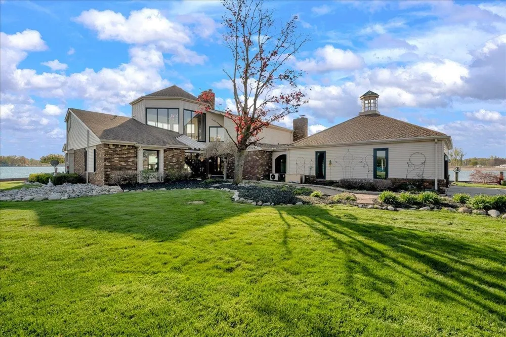 523 Lathrop Avenue Algonac City, MI 48001