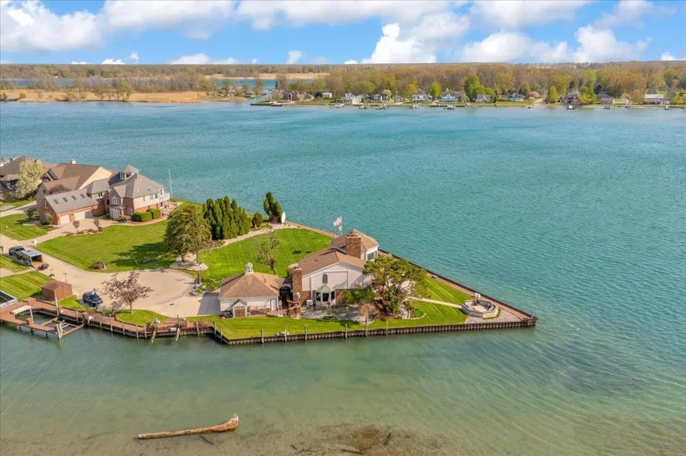 523 Lathrop Avenue Algonac City, MI 48001