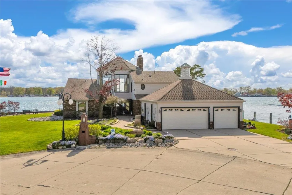 523 Lathrop Avenue Algonac City, MI 48001