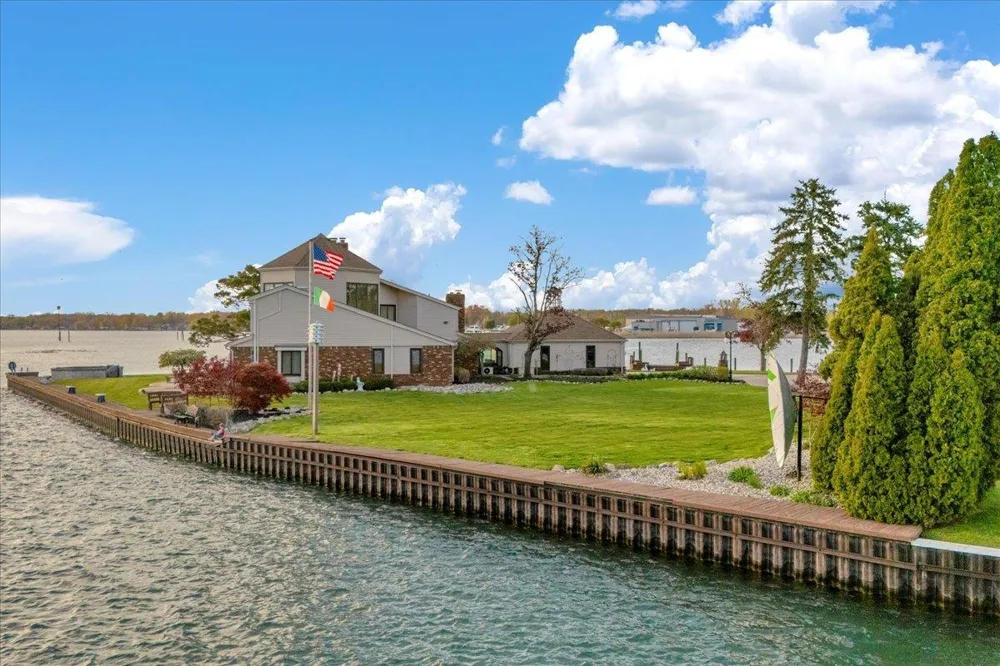 523 Lathrop Avenue Algonac City, MI 48001