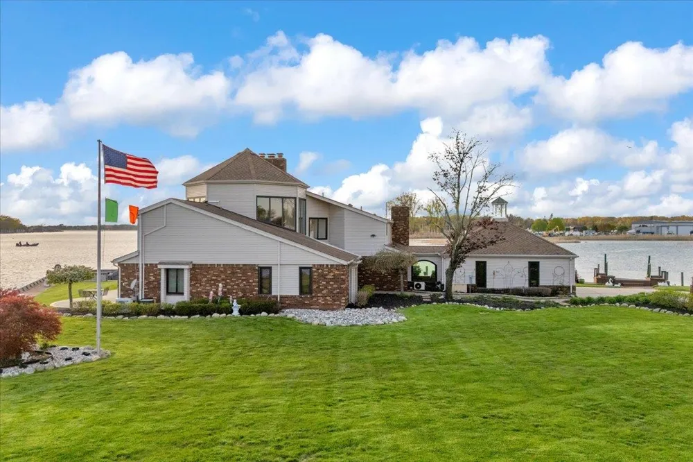 523 Lathrop Avenue Algonac City, MI 48001