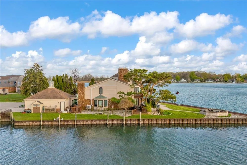 523 Lathrop Avenue Algonac City, MI 48001