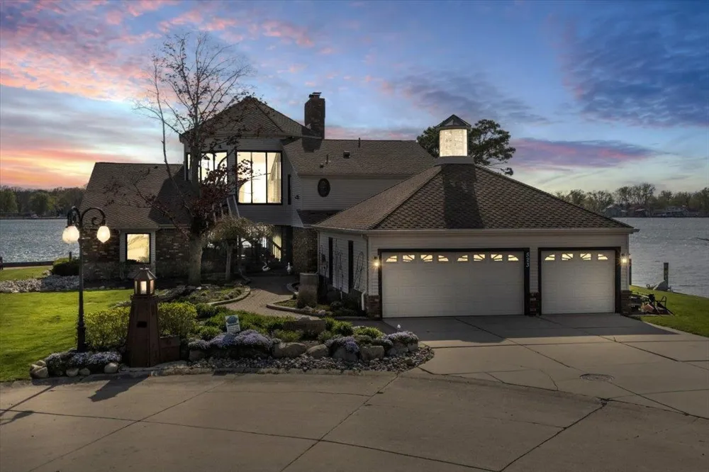 523 Lathrop Avenue Algonac City, MI 48001
