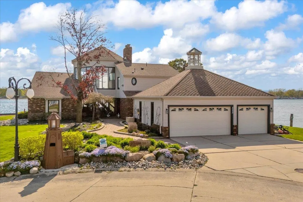 523 Lathrop Avenue Algonac City, MI 48001