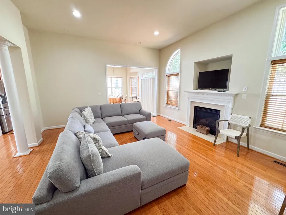 198 HIDDEN FOREST COURT Gaithersburg, MD 20877