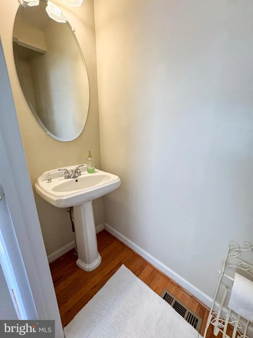 198 HIDDEN FOREST COURT Gaithersburg, MD 20877