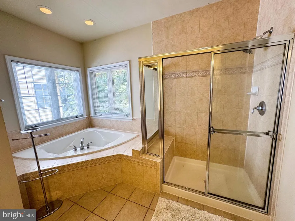 198 HIDDEN FOREST COURT Gaithersburg, MD 20877