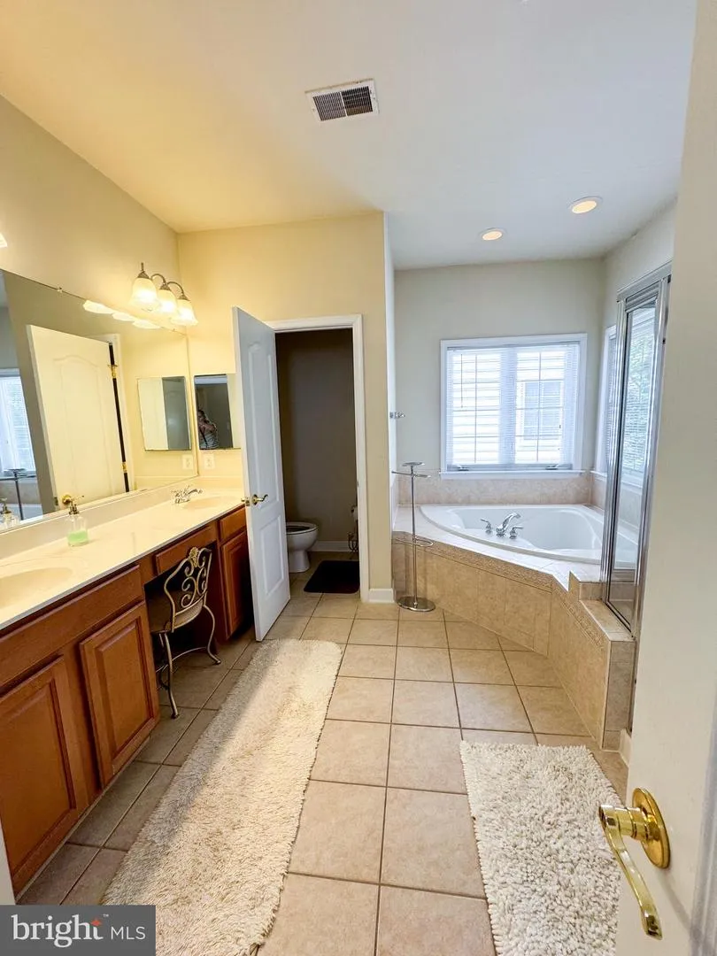 198 HIDDEN FOREST COURT Gaithersburg, MD 20877