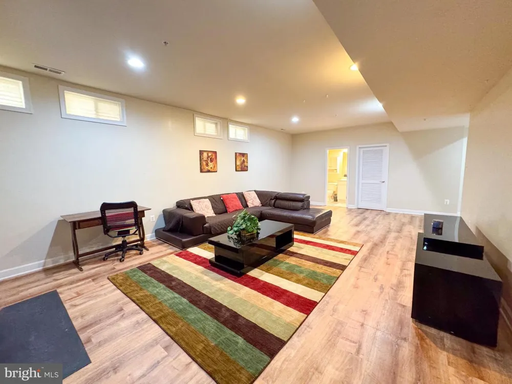 198 HIDDEN FOREST COURT Gaithersburg, MD 20877
