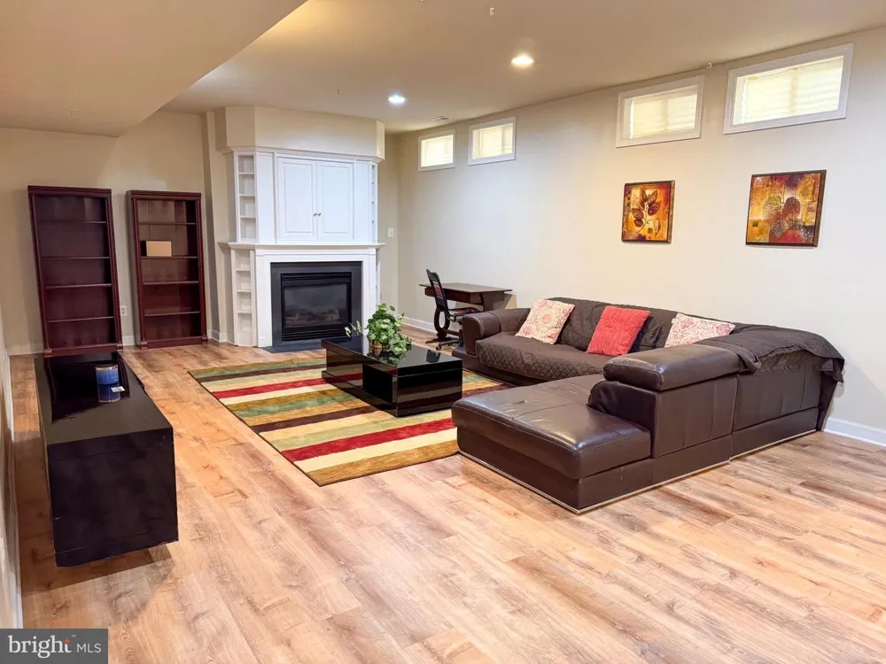 198 HIDDEN FOREST COURT Gaithersburg, MD 20877