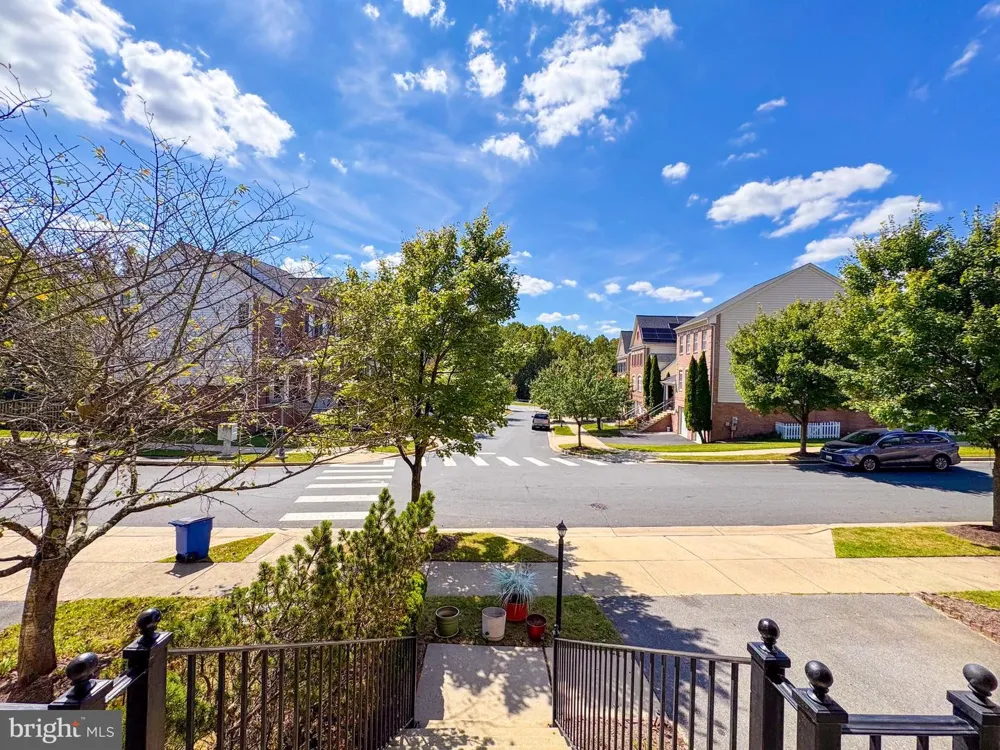 198 HIDDEN FOREST COURT Gaithersburg, MD 20877
