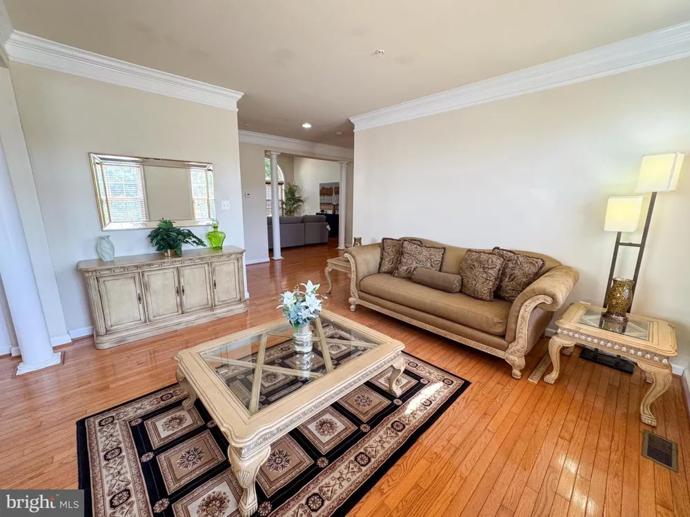 198 HIDDEN FOREST COURT Gaithersburg, MD 20877