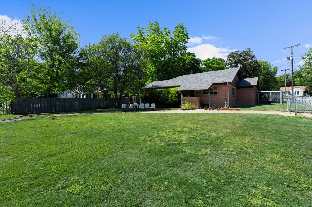 500 W Marshall Avenue Gladewater, TX 75647