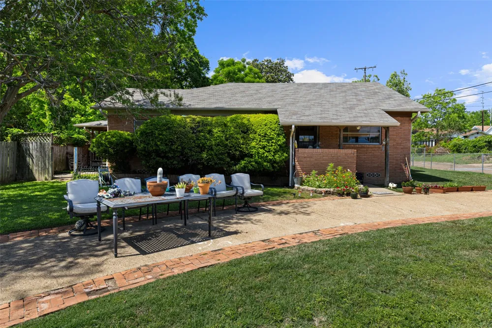 500 W Marshall Avenue Gladewater, TX 75647