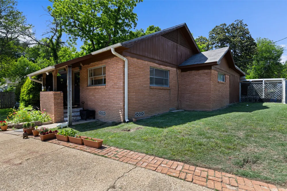 500 W Marshall Avenue Gladewater, TX 75647