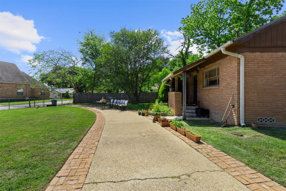 500 W Marshall Avenue Gladewater, TX 75647
