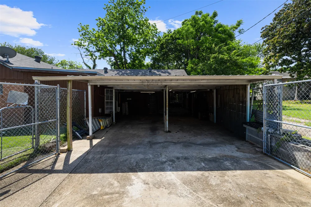 500 W Marshall Avenue Gladewater, TX 75647