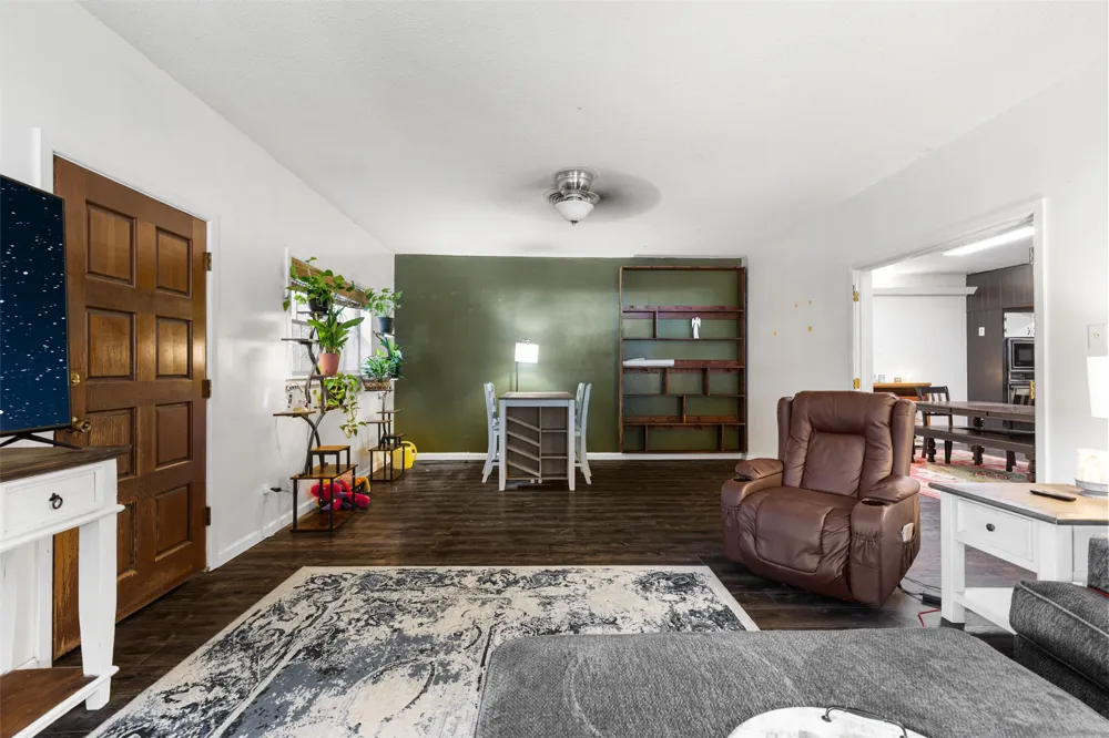 500 W Marshall Avenue Gladewater, TX 75647