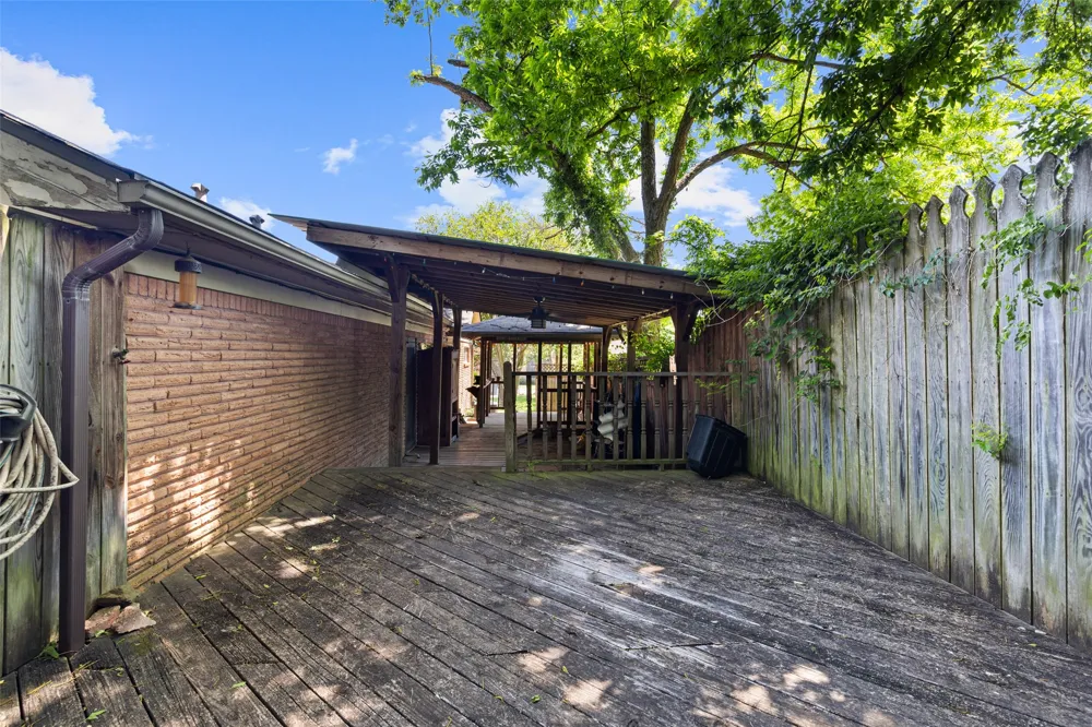 500 W Marshall Avenue Gladewater, TX 75647
