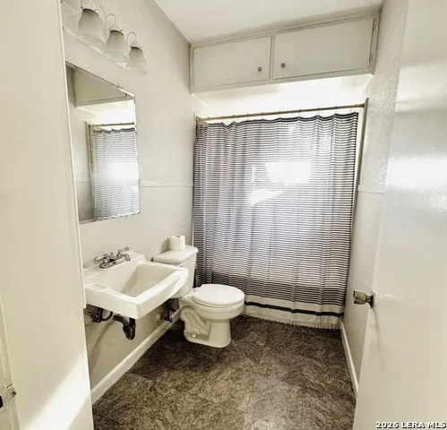 841 Laurel St Uvalde, TX 78801