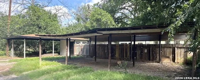 841 Laurel St Uvalde, TX 78801