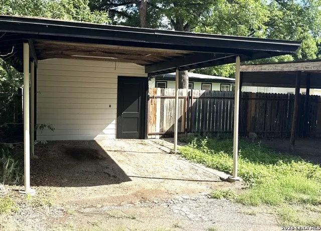 841 Laurel St Uvalde, TX 78801