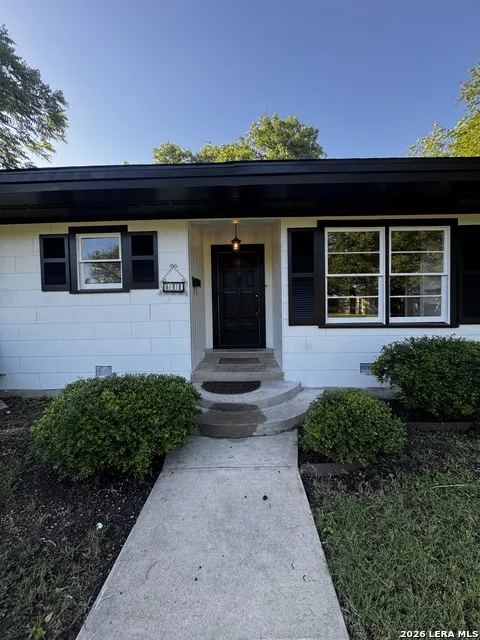 841 Laurel St Uvalde, TX 78801