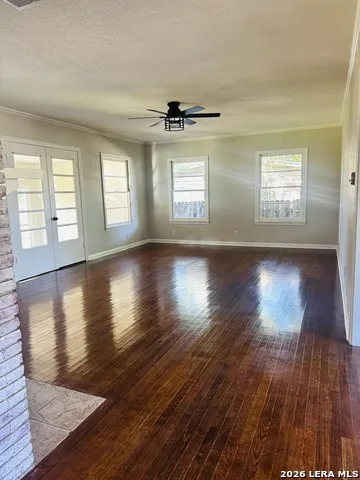 841 Laurel St Uvalde, TX 78801