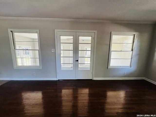 841 Laurel St Uvalde, TX 78801