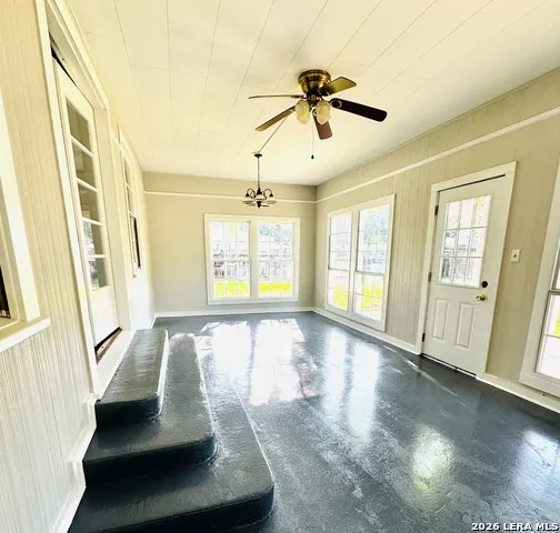 841 Laurel St Uvalde, TX 78801