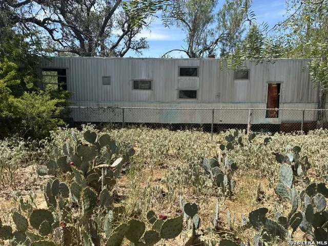 920 County Road 665 Devine, TX 78016