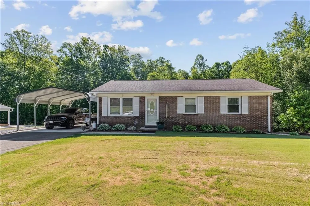 224 Delaware Avenue Mount Airy, NC 27030